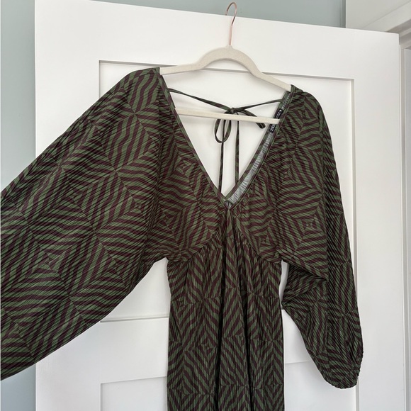 Zara Printed Pleated Dress - Picture 5 of 11